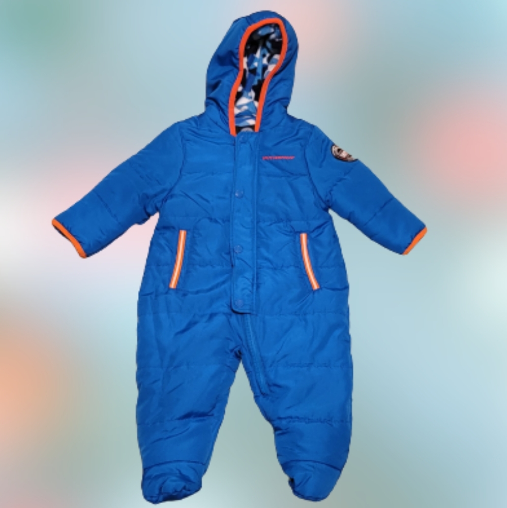 NWOT Weatherproof infant snowsuit. Size 6-9 months